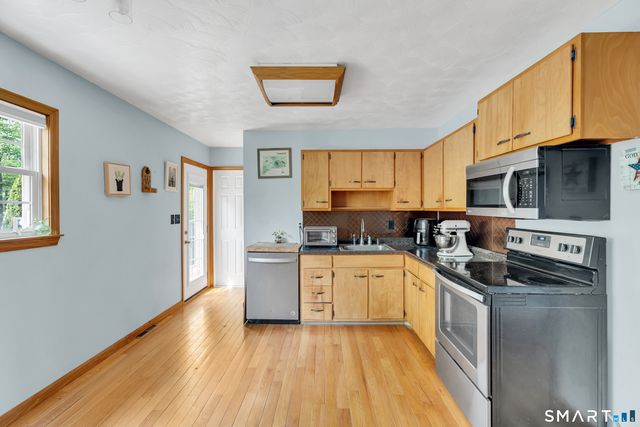 41 Hemingway Street, Plainville, CT 06062
