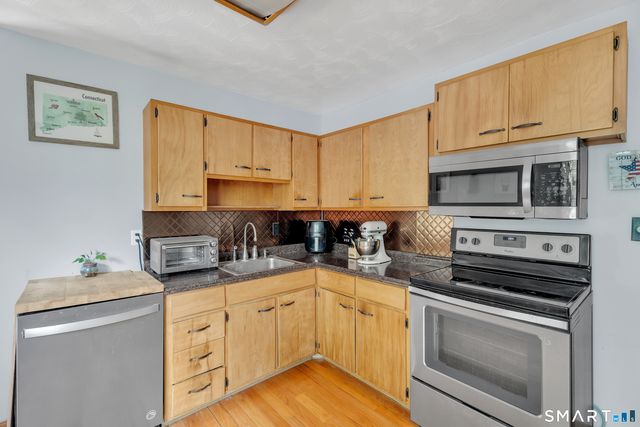 41 Hemingway Street, Plainville, CT 06062