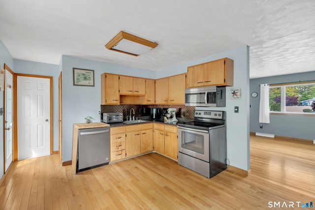 41 Hemingway Street, Plainville, CT 06062