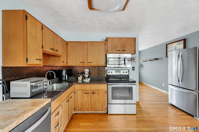 41 Hemingway Street, Plainville, CT 06062