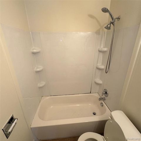 29 W New York Avenue, Pontiac, MI 48340