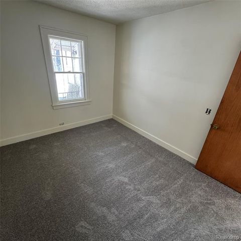 29 W New York Avenue, Pontiac, MI 48340