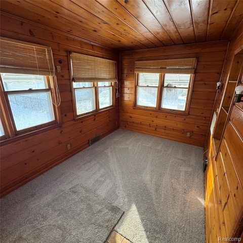 29 W New York Avenue, Pontiac, MI 48340