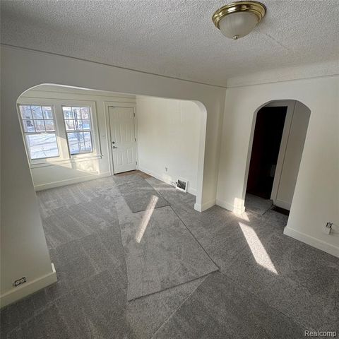 29 W New York Avenue, Pontiac, MI 48340