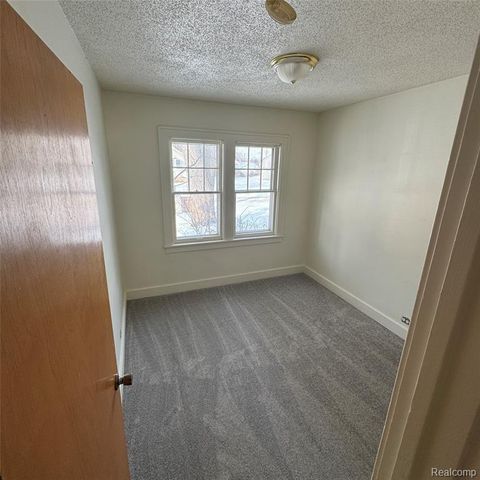 29 W New York Avenue, Pontiac, MI 48340