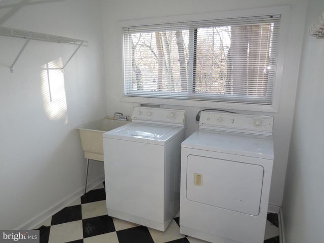 30 KINGS GRANT RD, Hockessin, DE 19707
