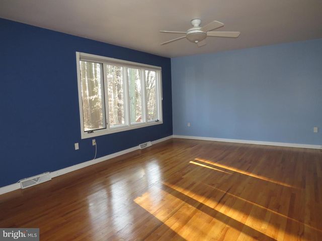 30 KINGS GRANT RD, Hockessin, DE 19707