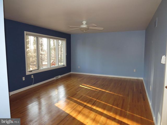 30 KINGS GRANT RD, Hockessin, DE 19707