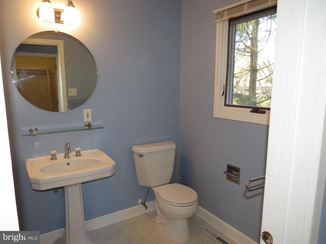 30 KINGS GRANT RD, Hockessin, DE 19707