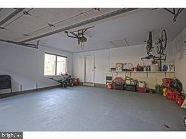30 KINGS GRANT RD, Hockessin, DE 19707