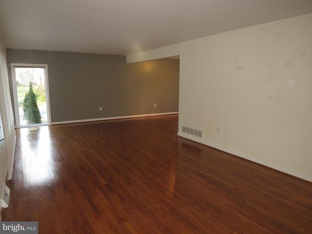 30 KINGS GRANT RD, Hockessin, DE 19707