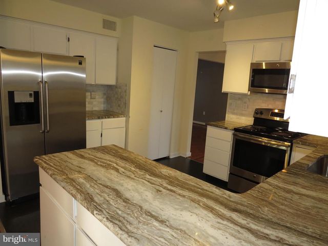 30 KINGS GRANT RD, Hockessin, DE 19707