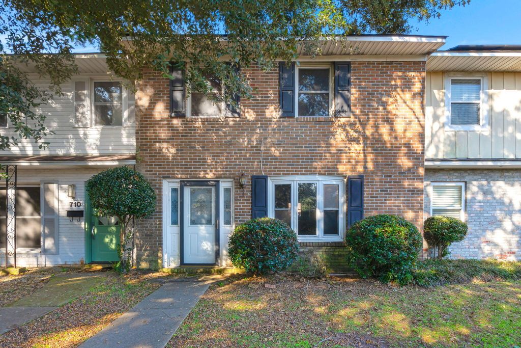 712 Harbor Lane, Mount Pleasant, SC 29464