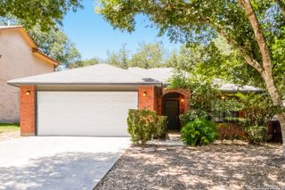 121 Plaza Dr, Universal City, TX 78148