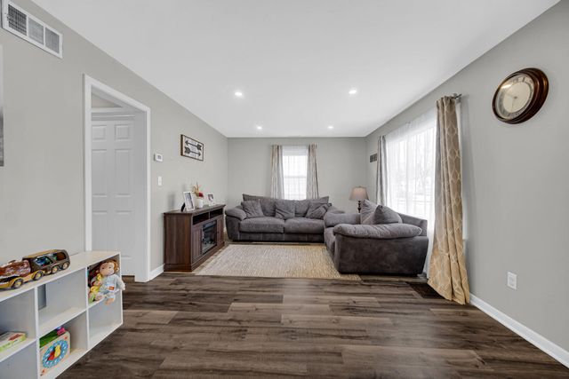 7411 Marshall Avenue, Hammond, IN 46323