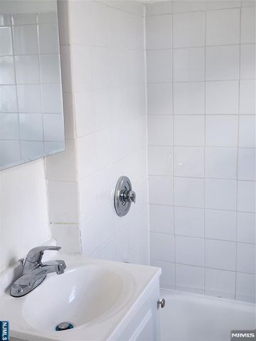 26 Union 2, Lodi, NJ 07644