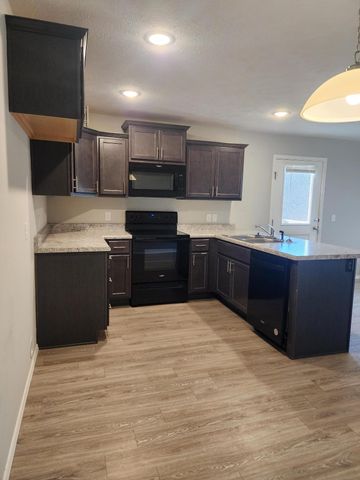 1295 S Whitaker Avenue, Republic, MO 65738