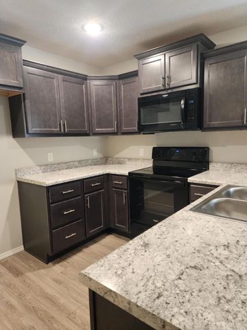 1295 S Whitaker Avenue, Republic, MO 65738