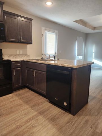 1295 S Whitaker Avenue, Republic, MO 65738