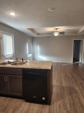 1295 S Whitaker Avenue, Republic, MO 65738