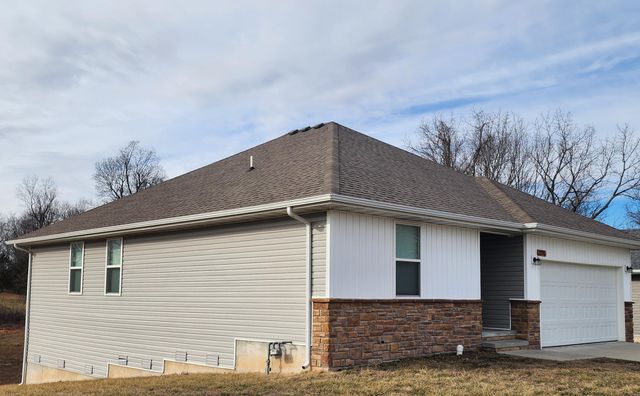 1295 S Whitaker Avenue, Republic, MO 65738