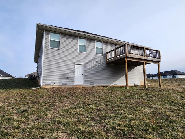 1295 S Whitaker Avenue, Republic, MO 65738