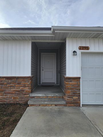 1295 S Whitaker Avenue, Republic, MO 65738
