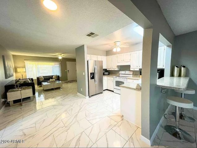 5252 W LUPINE Avenue, Glendale, AZ 85304