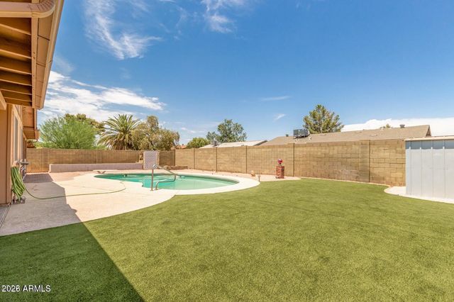 5252 W LUPINE Avenue, Glendale, AZ 85304