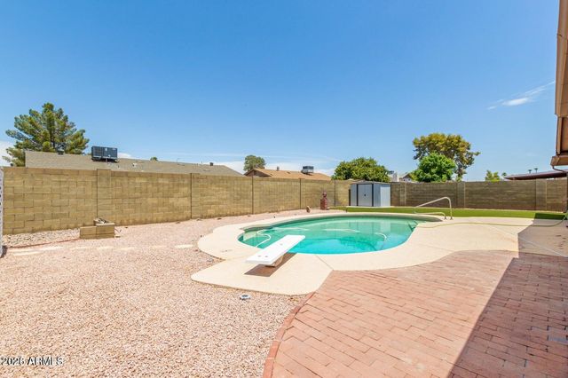 5252 W LUPINE Avenue, Glendale, AZ 85304