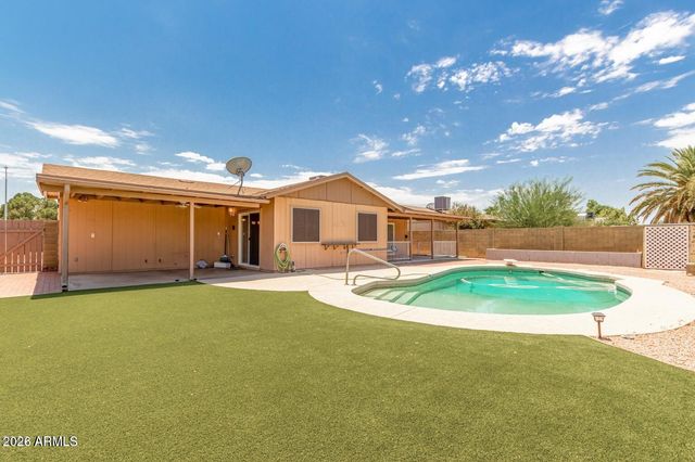 5252 W LUPINE Avenue, Glendale, AZ 85304