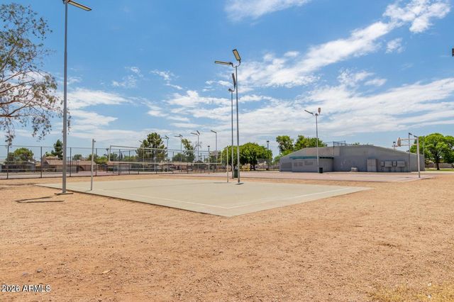 5252 W LUPINE Avenue, Glendale, AZ 85304