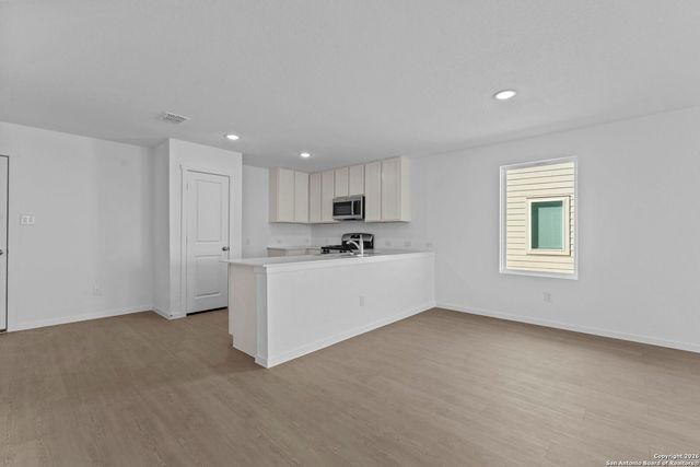 137 Alameda Dr, Fredericksburg, TX 78624