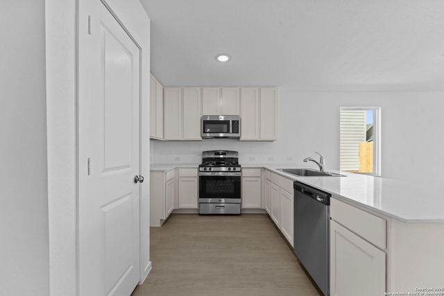 137 Alameda Dr, Fredericksburg, TX 78624