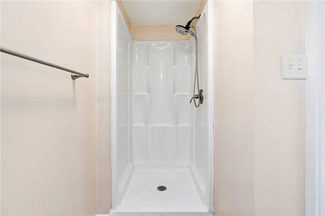 5154 N Pioneer Rd, Hampton, PA 15044