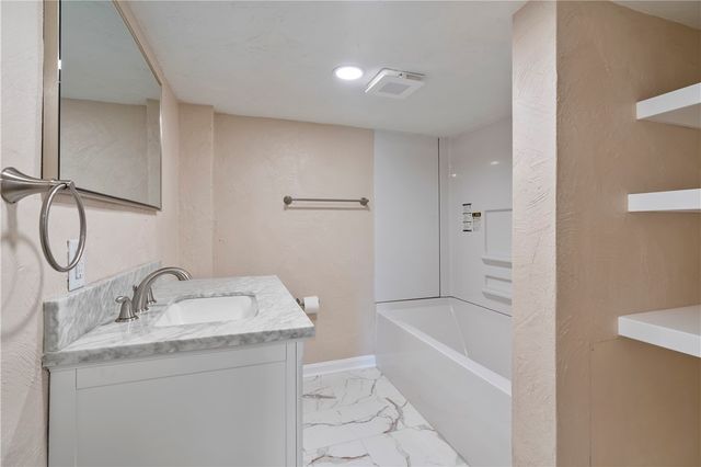 5154 N Pioneer Rd, Hampton, PA 15044
