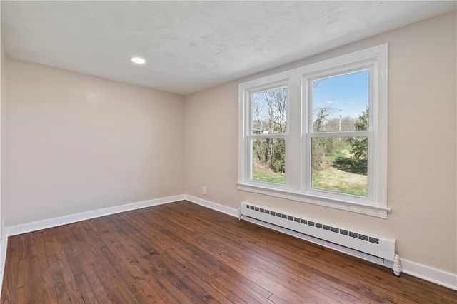 5154 N Pioneer Rd, Hampton, PA 15044