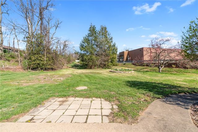 5154 N Pioneer Rd, Hampton, PA 15044