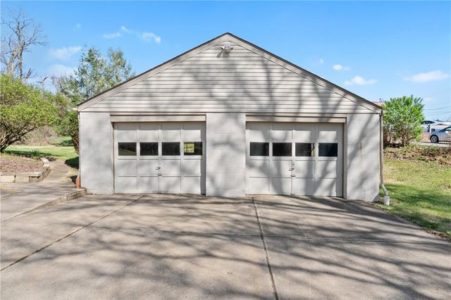 5154 N Pioneer Rd, Hampton, PA 15044