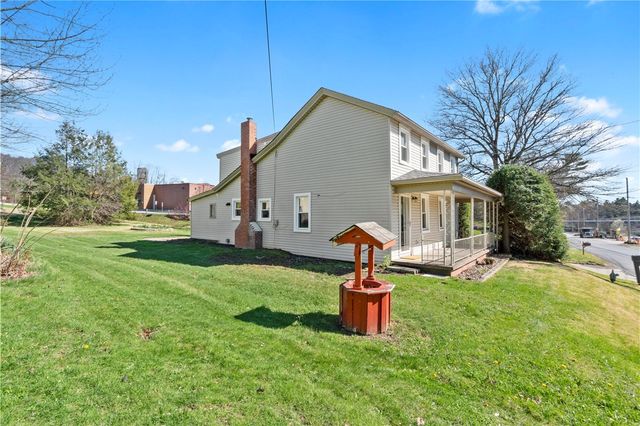 5154 N Pioneer Rd, Hampton, PA 15044