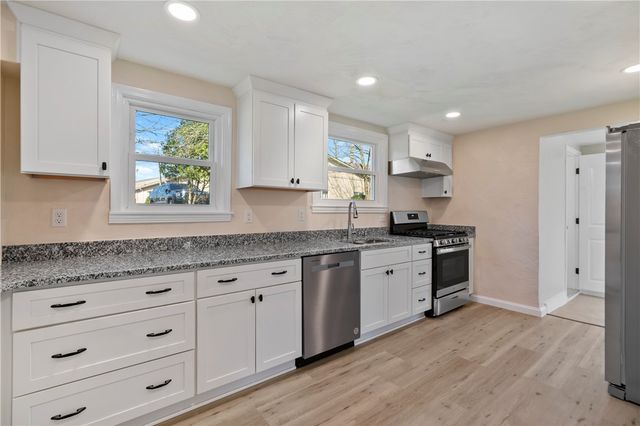 5154 N Pioneer Rd, Hampton, PA 15044