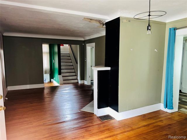 18515 Salem Street, Detroit, MI 48219