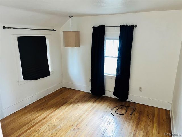 18515 Salem Street, Detroit, MI 48219