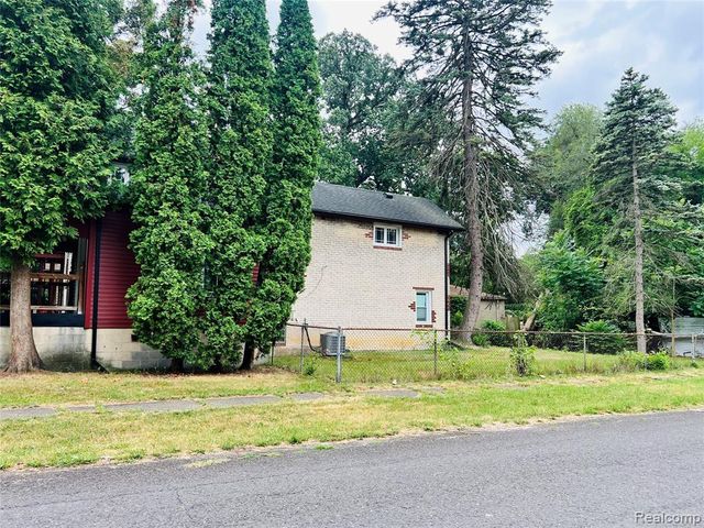 18515 Salem Street, Detroit, MI 48219