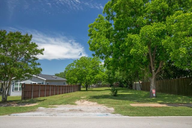 1000 Hughes Road, Grapevine, TX 76051