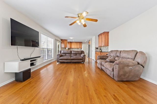 1460 Lancaster Lane, Algonquin, IL 60102