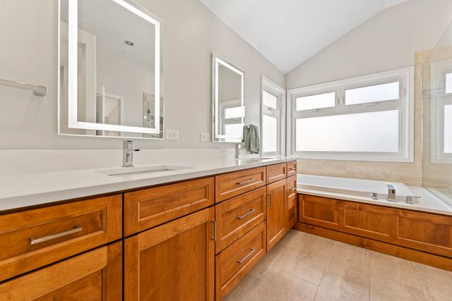 1460 Lancaster Lane, Algonquin, IL 60102