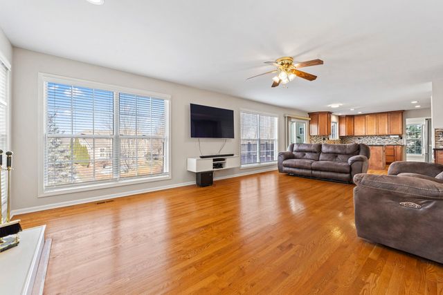 1460 Lancaster Lane, Algonquin, IL 60102