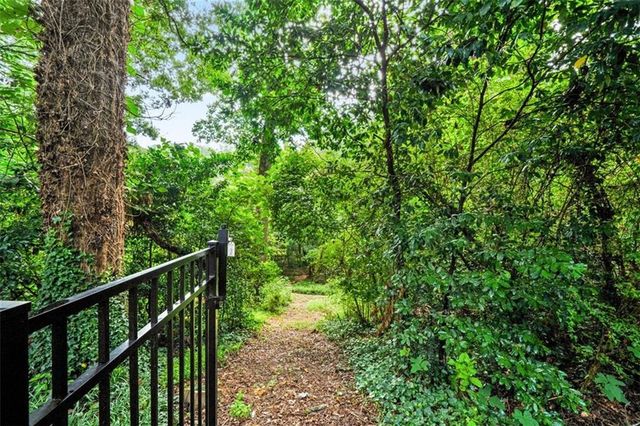 2071 Luxuria Court, Tucker, GA 30084