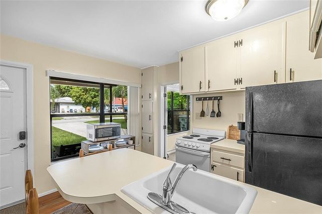 1370 4th Court, Vero Beach, FL 32960